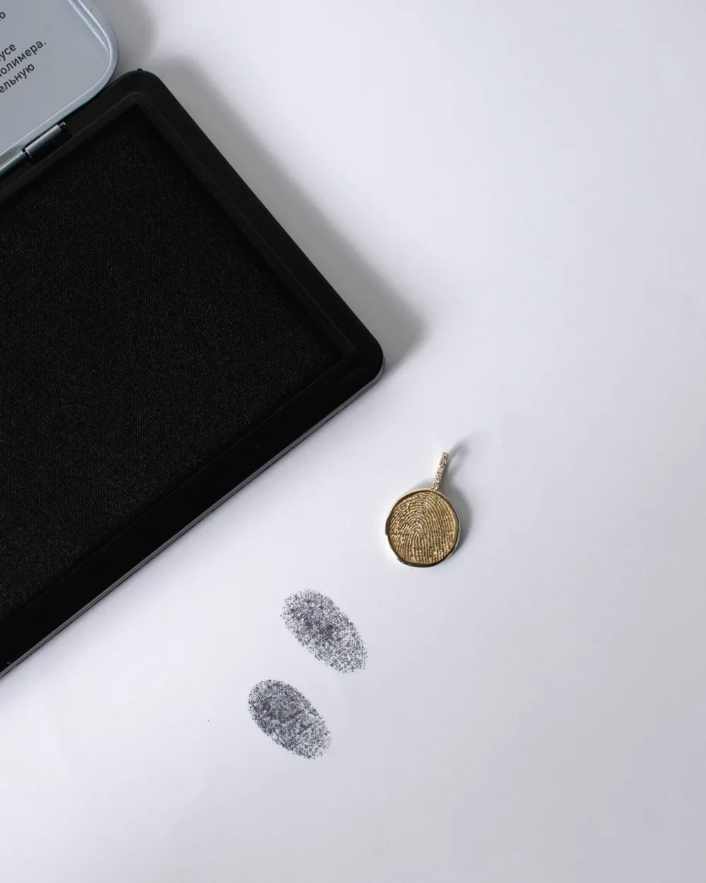 heroyne Fingerprint Pendant Necklace 14 karat Gold Diamonds Personalized 6