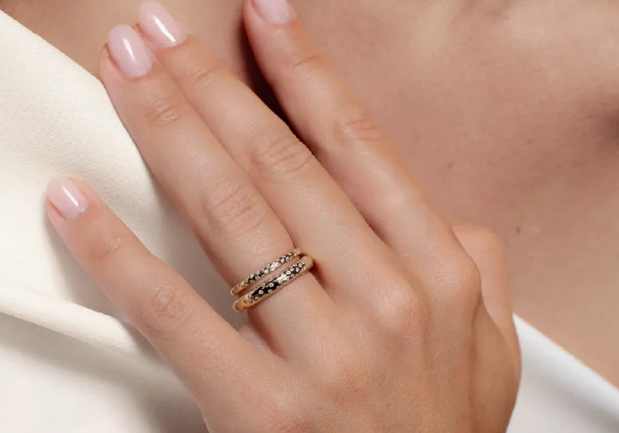 cropped_heroyne_Small_Stargazing_Diamond_Ring_-_Solid_Gold_and_Diamonds_-_8.png