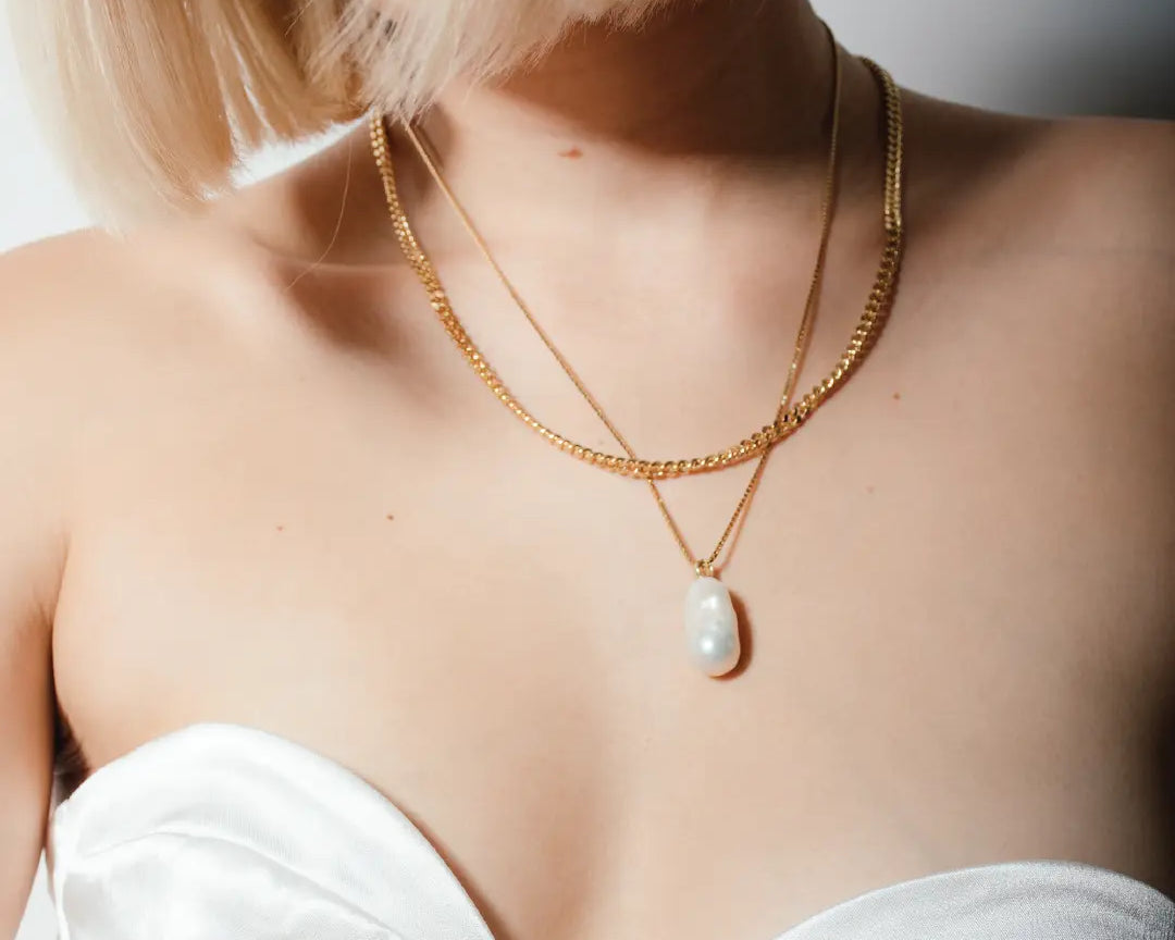 heroyne - Baroque Pearl Pendant - 18k Gold Vermeil - sustainable Statement jewelry - real natural Pearl - Akoya Pearl jewelry