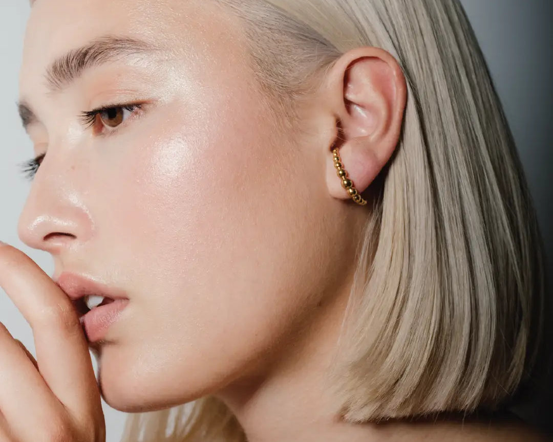 heroyne - Julia Stud - 14k Gold Vermeil - Single - sustainable jewelry - earstud design in gold - round Stud - outstanding 